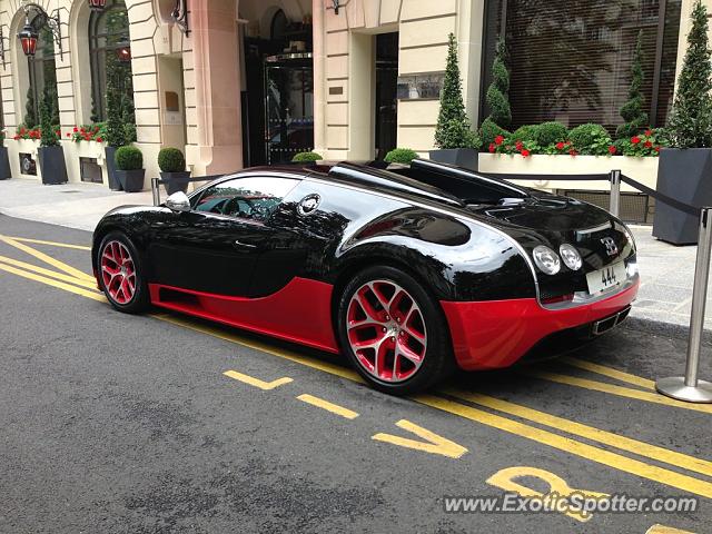 Bugatti Veyron spotted in PARIS, France