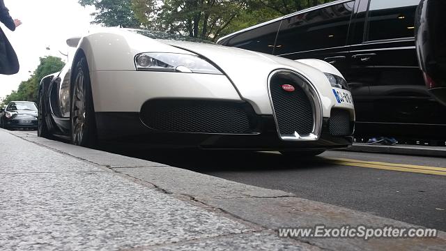 Bugatti Veyron spotted in Paris, France