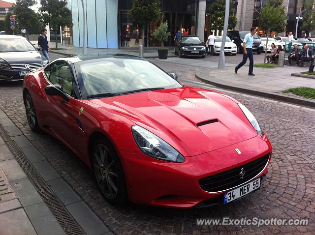 Ferrari California spotted in Istanbul, Turkey