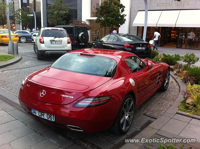 Mercedes SLS AMG spotted in Istanbul, Turkey