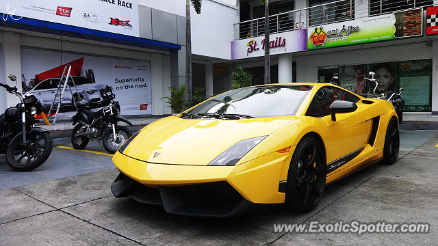 Lamborghini Gallardo spotted in Makati City, Philippines