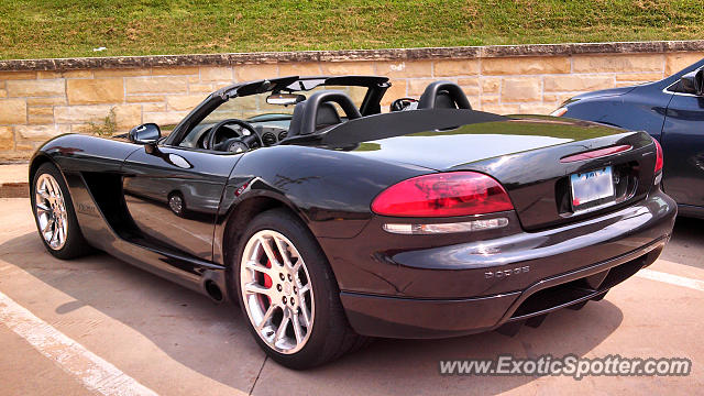 Dodge Viper spotted in Galena, Illinois