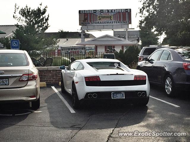 Lamborghini Gallardo spotted in St. Louis, Missouri