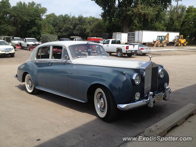 Rolls Royce Silver Cloud spotted in West Des Moines, Iowa