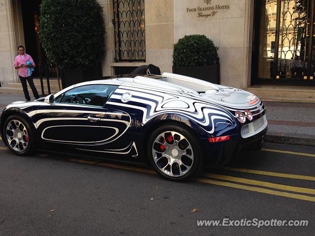 Bugatti Veyron spotted in Paris, France