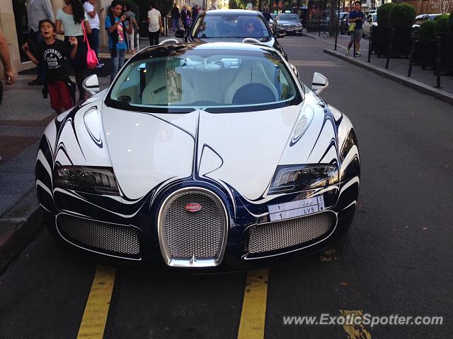 Bugatti Veyron spotted in Paris, France