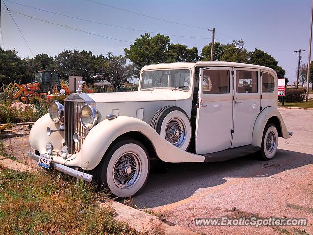 Rolls Royce Phantom spotted in Schiller Park, Illinois