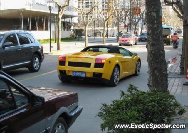 Lamborghini Gallardo spotted in Shanghai, China