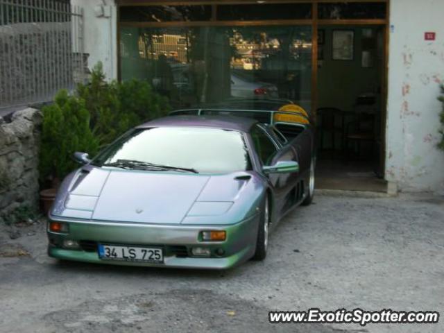 Lamborghini Diablo spotted in Istanbul, Turkey