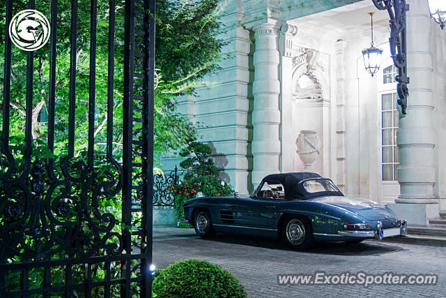 Mercedes 300SL spotted in Paris, France