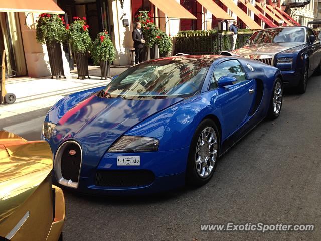 Bugatti Veyron spotted in Paris, France