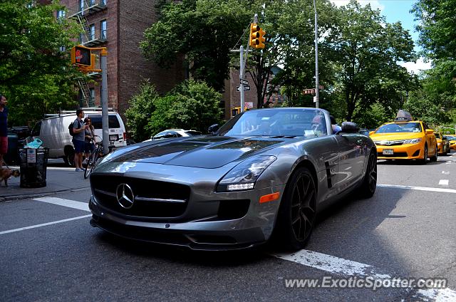 Mercedes SLS AMG spotted in Manhattan, New York