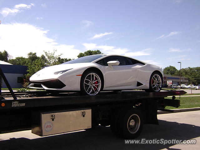 Lamborghini Huracan spotted in Downers Grove, Illinois