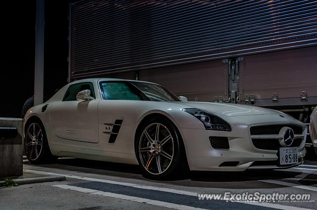 Mercedes SLS AMG spotted in Tokyo, Japan