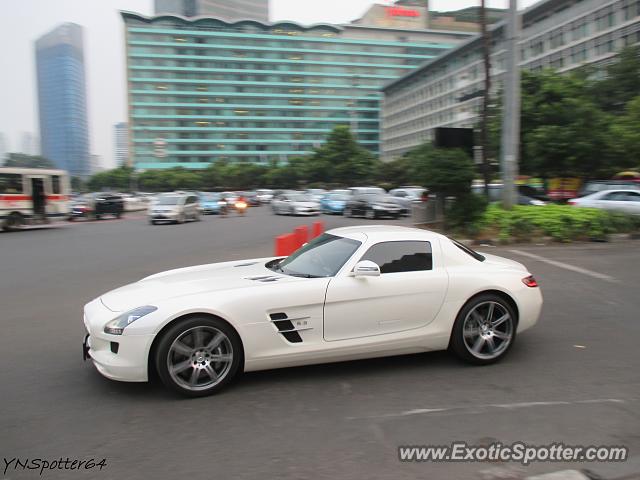 Mercedes SLS AMG spotted in Jakarta, Indonesia