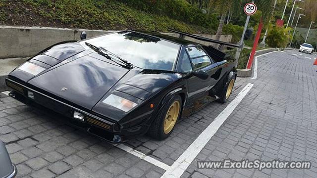 Lamborghini Countach spotted in Caracas, Venezuela