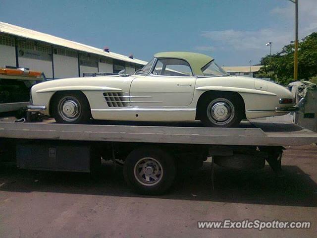 Mercedes 300SL spotted in Caracas, Venezuela