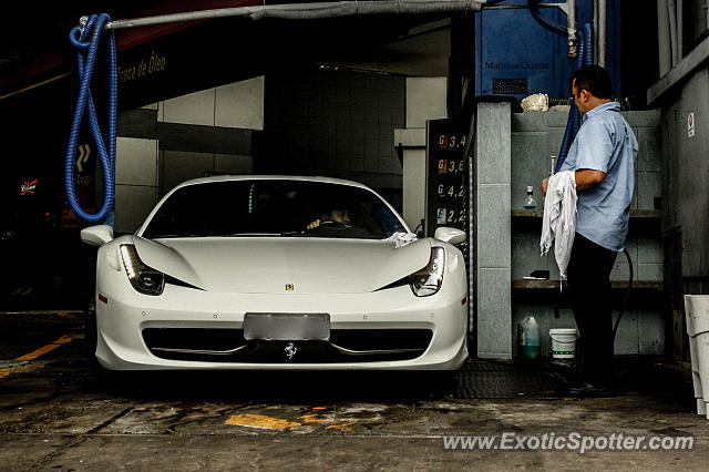 Ferrari 458 Italia spotted in São Paulo, Brazil