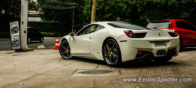 Ferrari 458 Italia spotted in São Paulo, Brazil