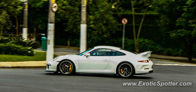 Porsche 911 GT3 spotted in São Paulo, Brazil