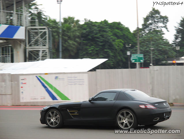 Mercedes SLS AMG spotted in Jakarta, Indonesia