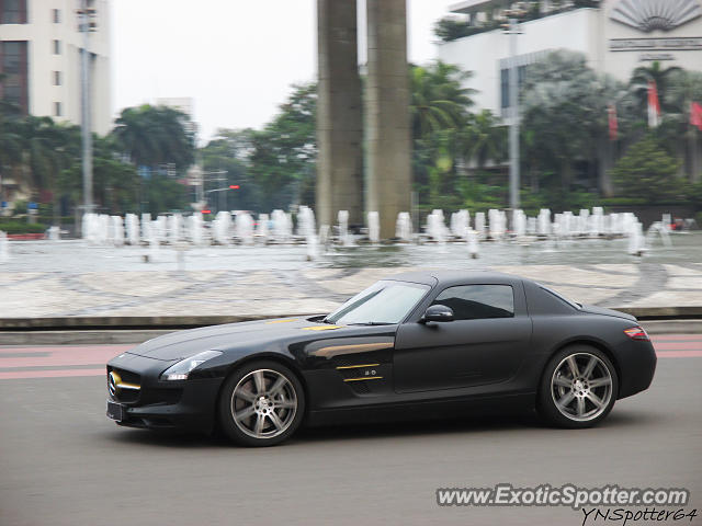 Mercedes SLS AMG spotted in Jakarta, Indonesia