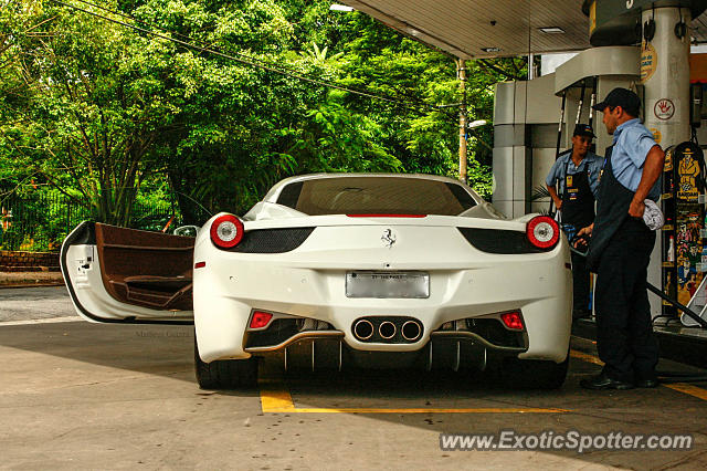 Ferrari 458 Italia spotted in São Paulo, Brazil