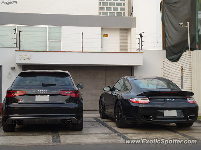 Porsche 911 Turbo spotted in Lima, Peru