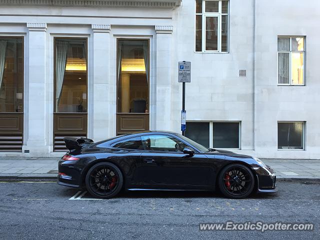 Porsche 911 GT3 spotted in London, United Kingdom