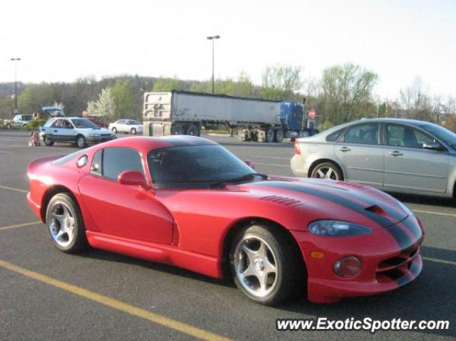 Dodge Viper spotted in New Berlinville, Pennsylvania