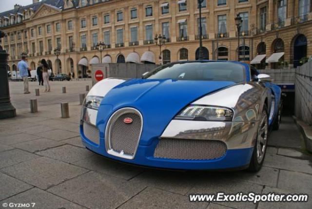 Bugatti Veyron spotted in Paris, France