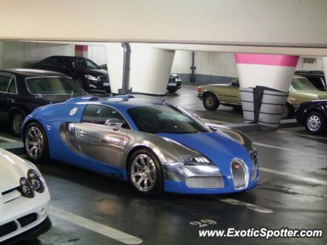 Bugatti Veyron spotted in Paris, France