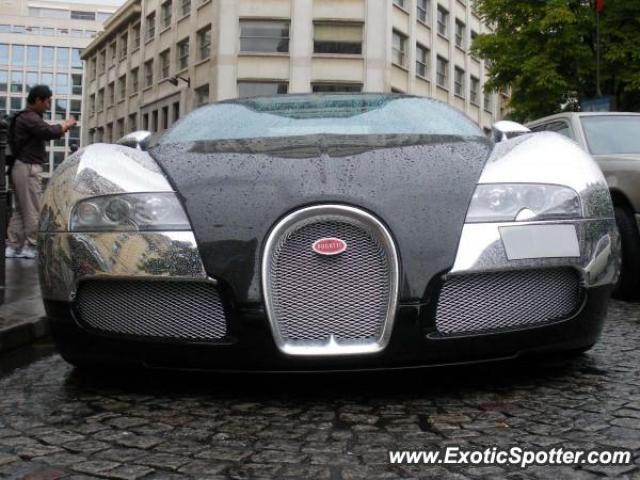 Bugatti Veyron spotted in Paris, France