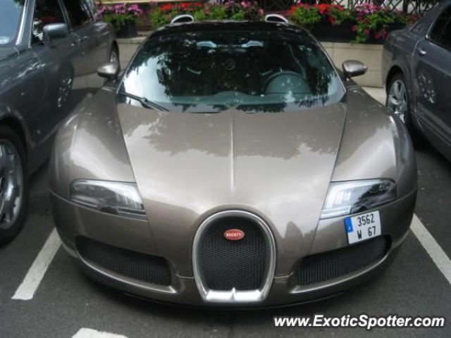 Bugatti Veyron spotted in London, United Kingdom