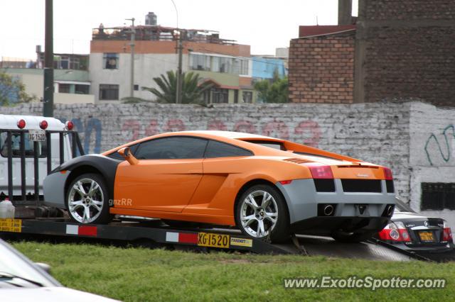 Lamborghini Gallardo spotted in Lima, Peru