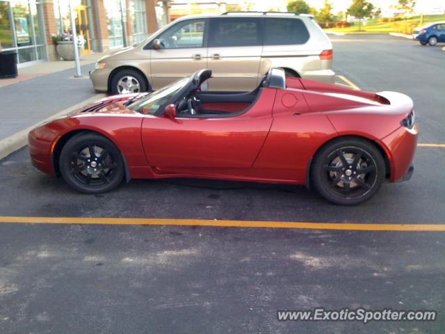Tesla Roadster spotted in Geneva, Illinois