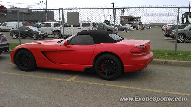 Dodge Viper spotted in Québec, Canada