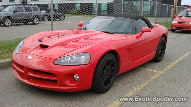 Dodge Viper spotted in Québec, Canada