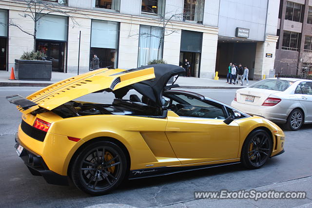 Lamborghini Gallardo spotted in Chicago, Illinois