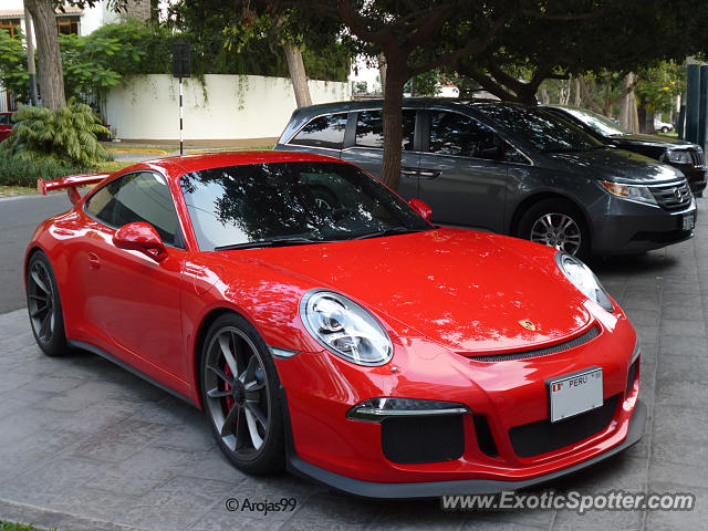 Porsche 911 GT3 spotted in Lima, Peru