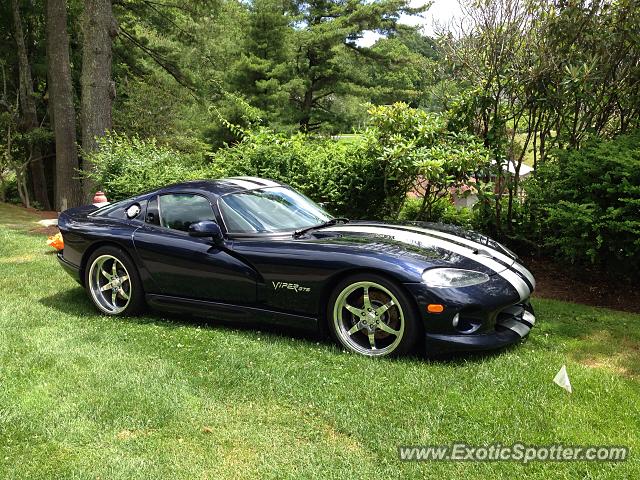 Dodge Viper spotted in Roaring Gap, North Carolina