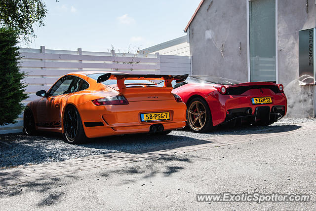 Ferrari 458 Italia spotted in Slijkplaat, Netherlands