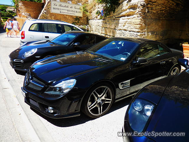 Porsche 911 Turbo spotted in Gordes, France