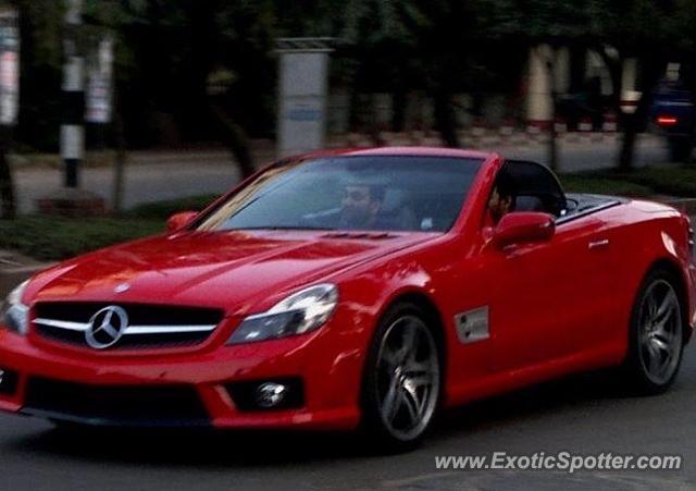 Mercedes SL 65 AMG spotted in Dhaka, Bangladesh