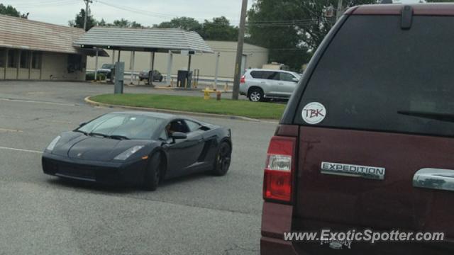 Lamborghini Gallardo spotted in Downers Grove, Illinois