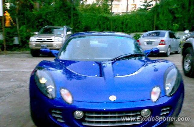 Lotus Elise spotted in Dhaka, Bangladesh