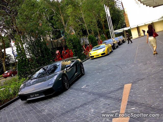 Lamborghini Gallardo spotted in Orchard Road, Singapore