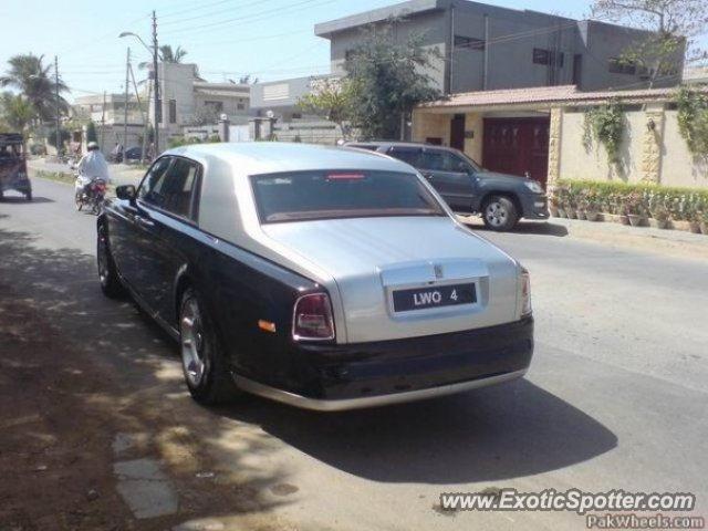 Rolls Royce Phantom spotted in Karachi, Pakistan