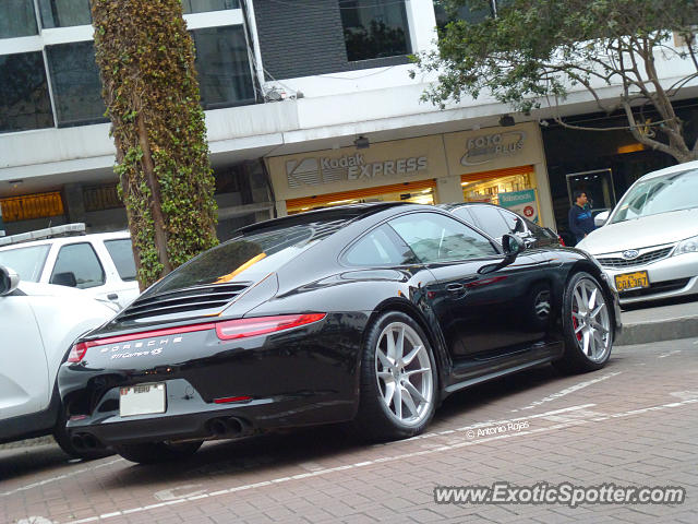 Porsche 911 spotted in Lima, Peru