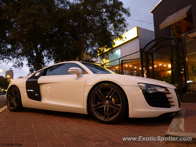 Audi R8 spotted in Lima, Peru